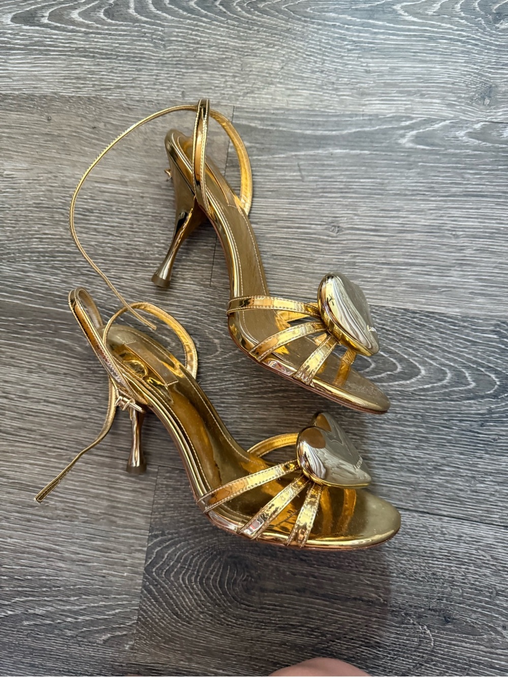 Larroudé Amore Sandal In gold